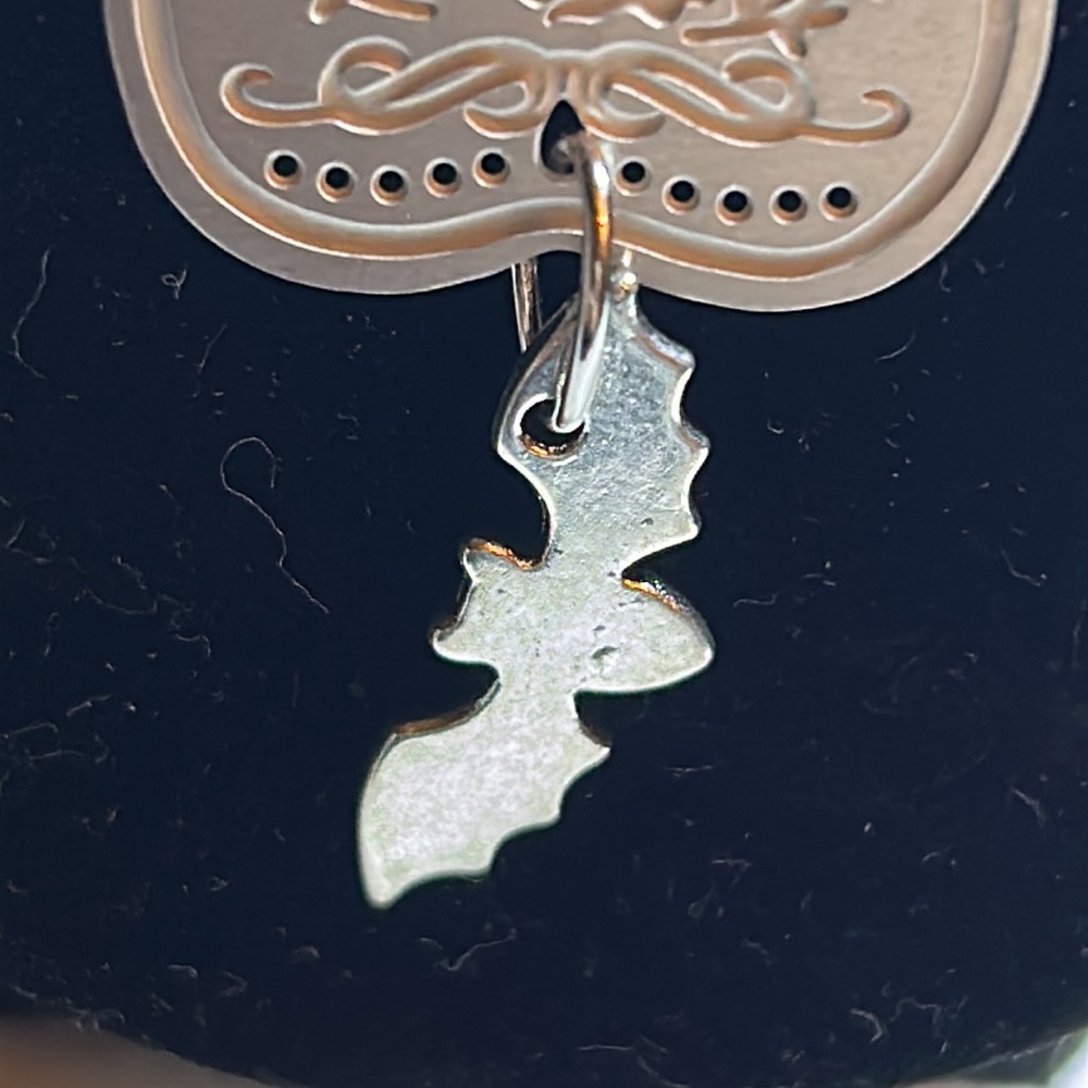 Planchette and bat necklace - Picture 5 of 8